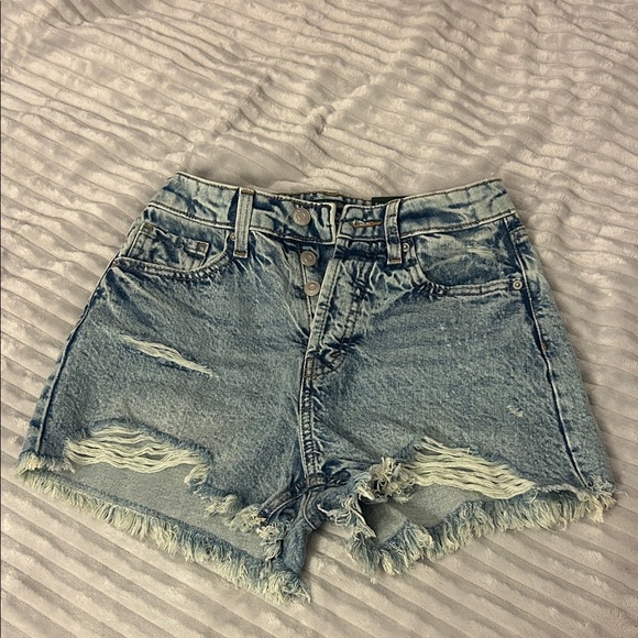 wild fable Pants - women’s distressed jean shorts size 0 light wash